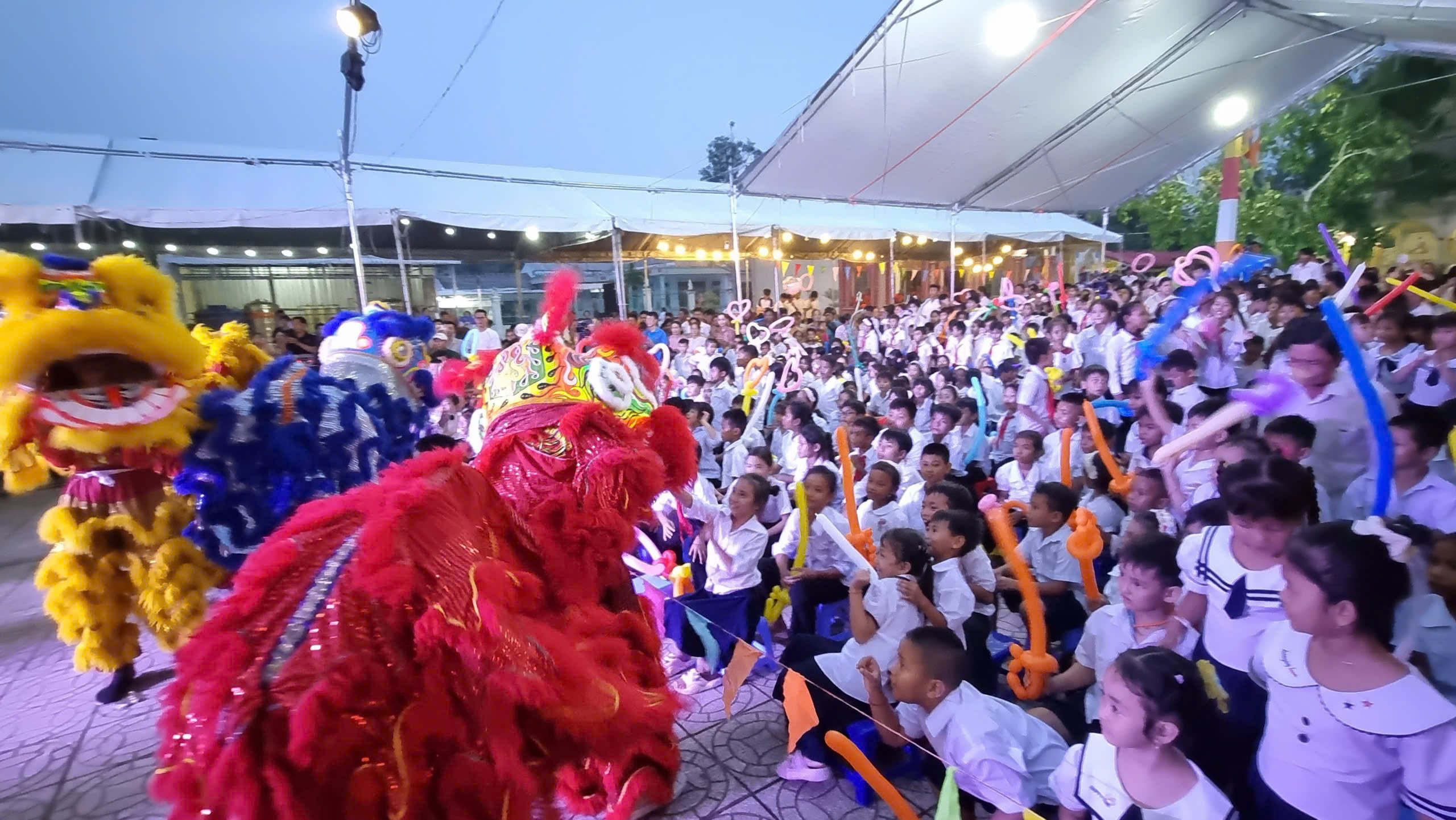 Cầu Kè tổ chức Chương trình “Vui hội trăng rằm” tại chùa Prơm