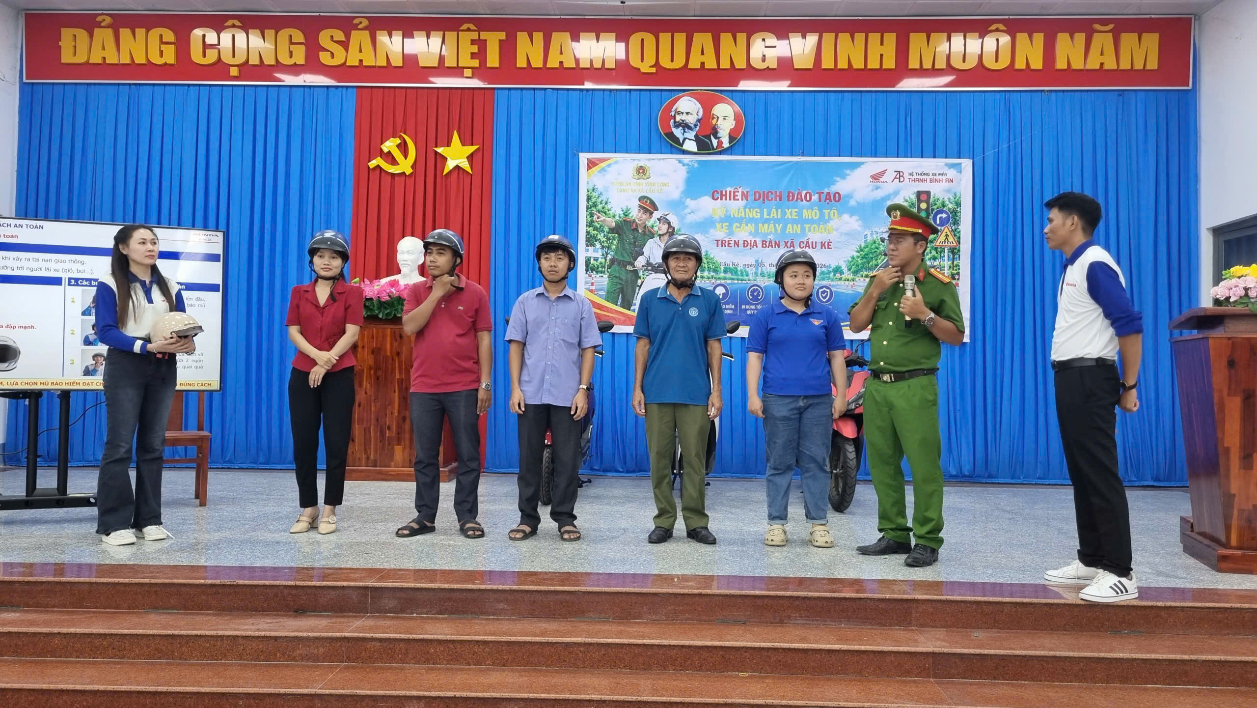 Cầu Kè tuyên truyền và đào tạo kỹ năng lái xe an toàn 